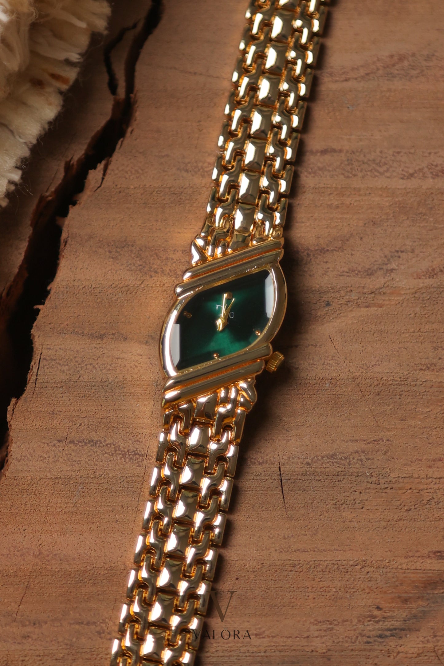 Di-or whispering Golden Green Dial