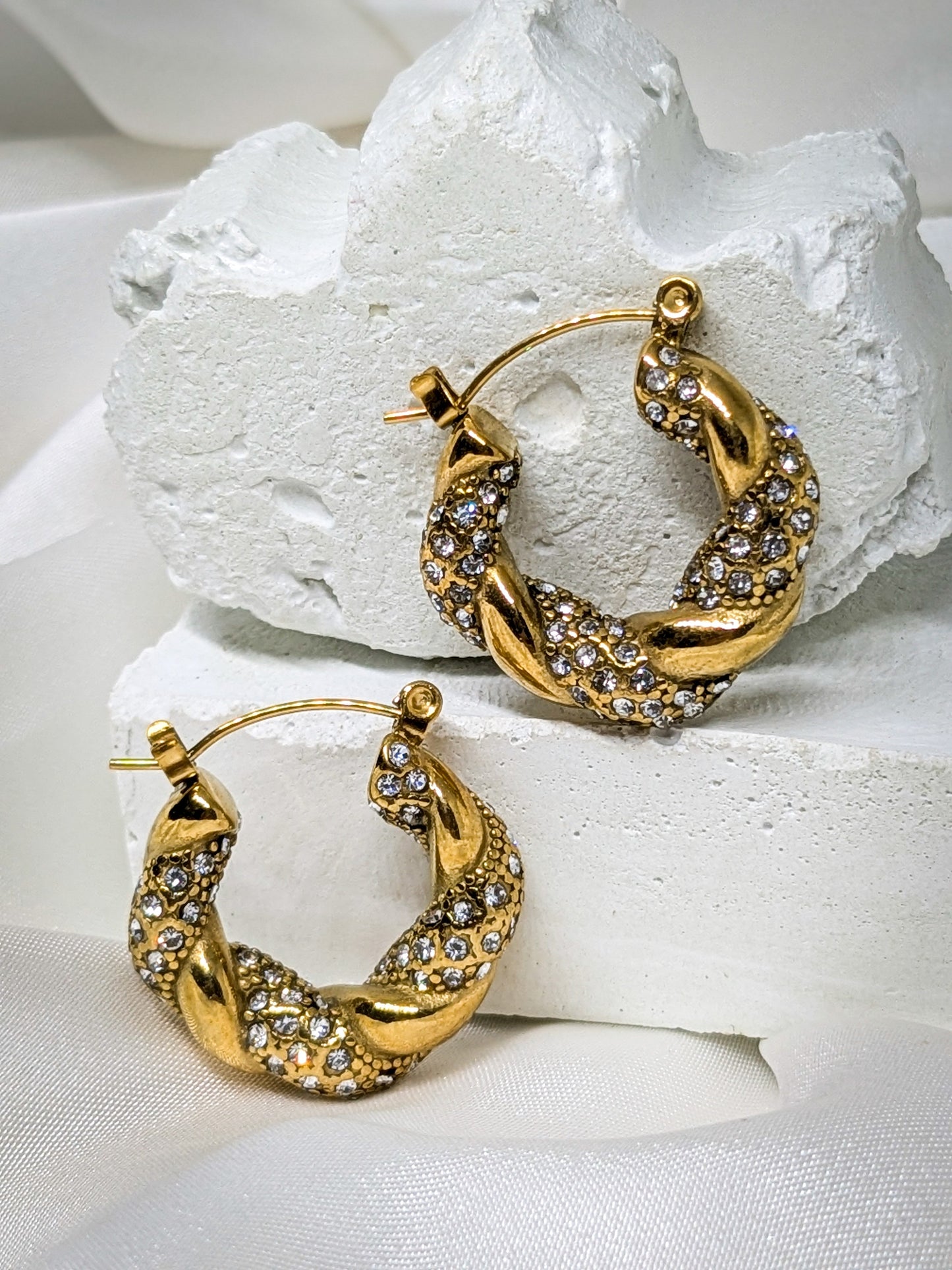 Donna Crystal Twisted Earring