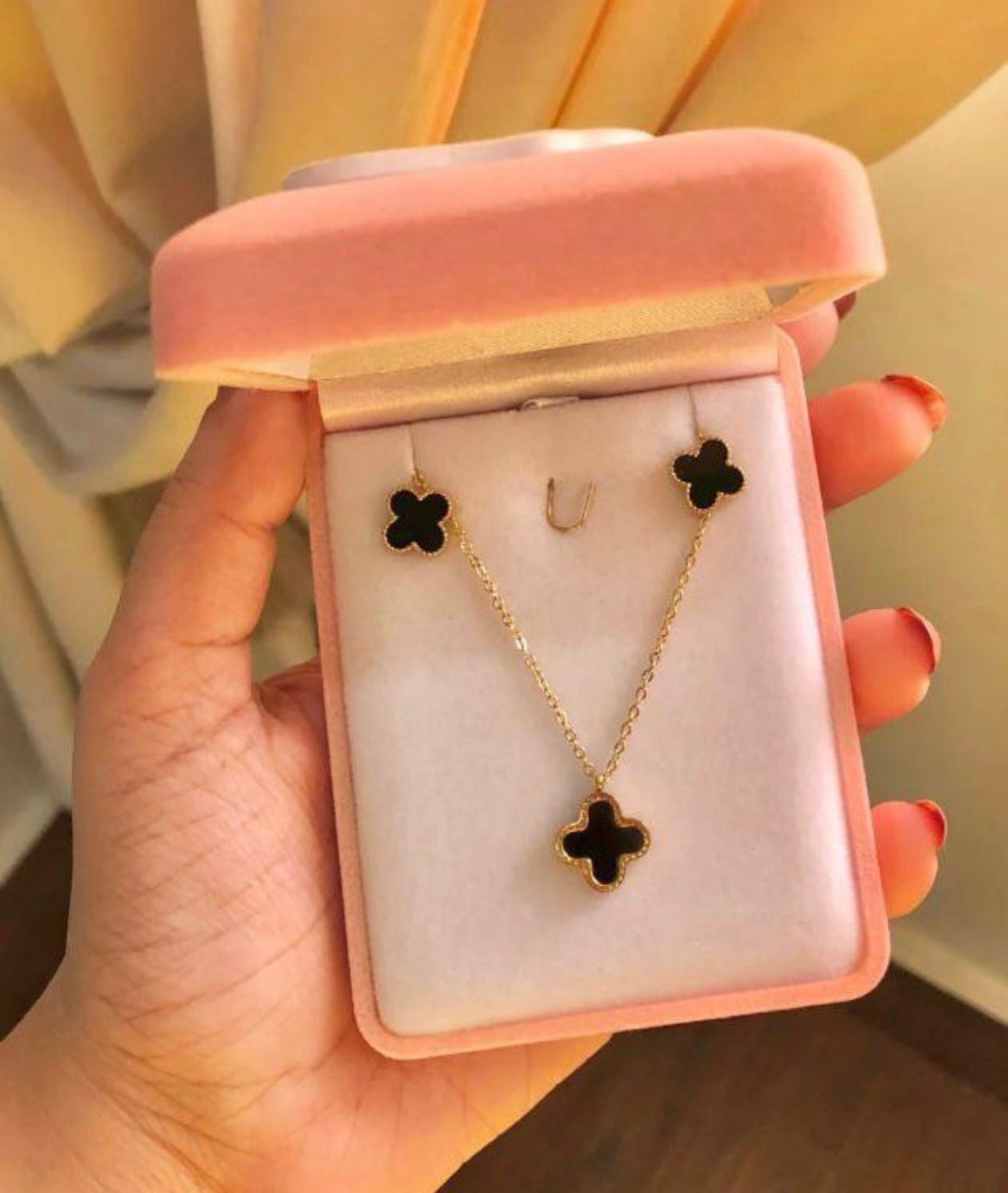 Four leaf Stud & necklace set (Black)