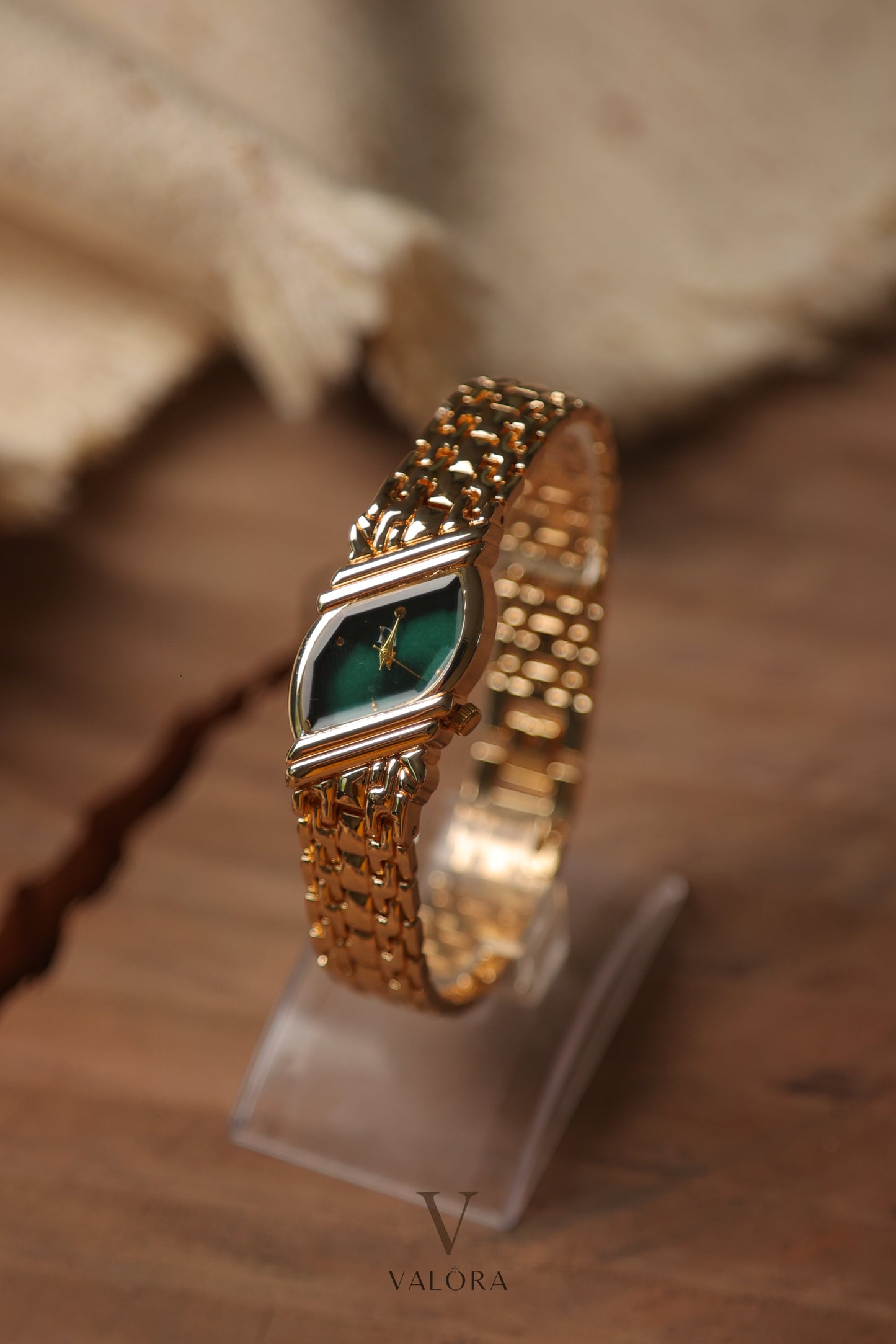 Di-or whispering Golden Green Dial