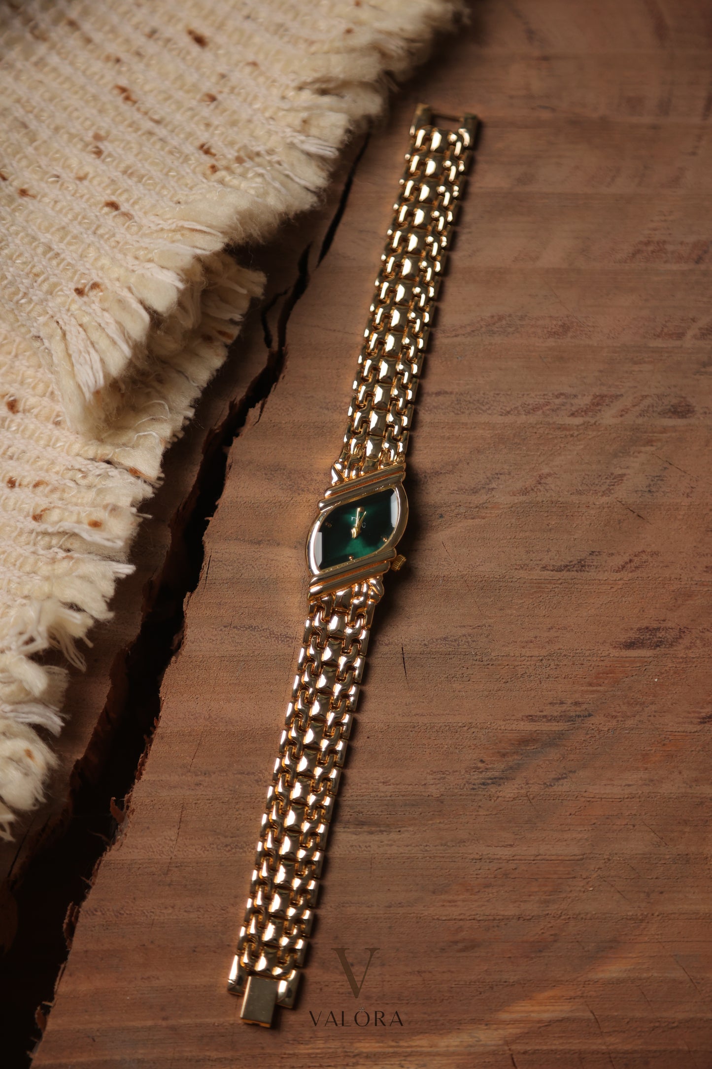 Di-or whispering Golden Green Dial