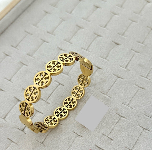 Hollow bangle