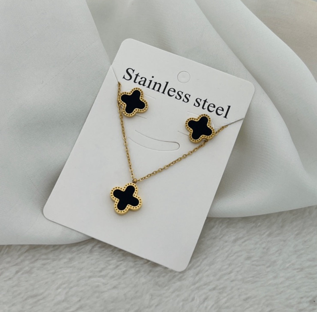 Four leaf Stud & necklace set (Black)