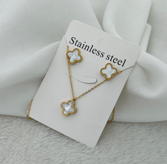 Four cleaf stud & necklace set (white)