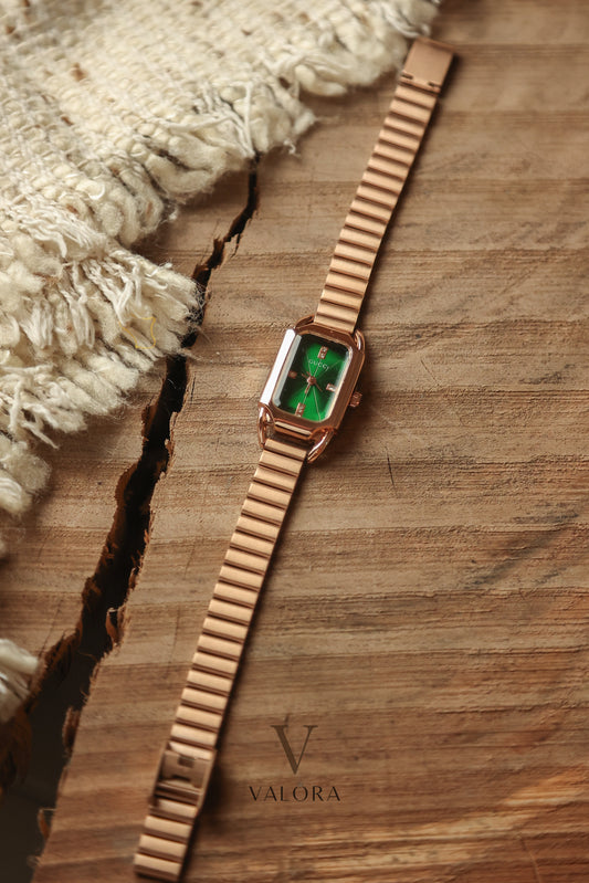 Gu-cci Square Green Dial