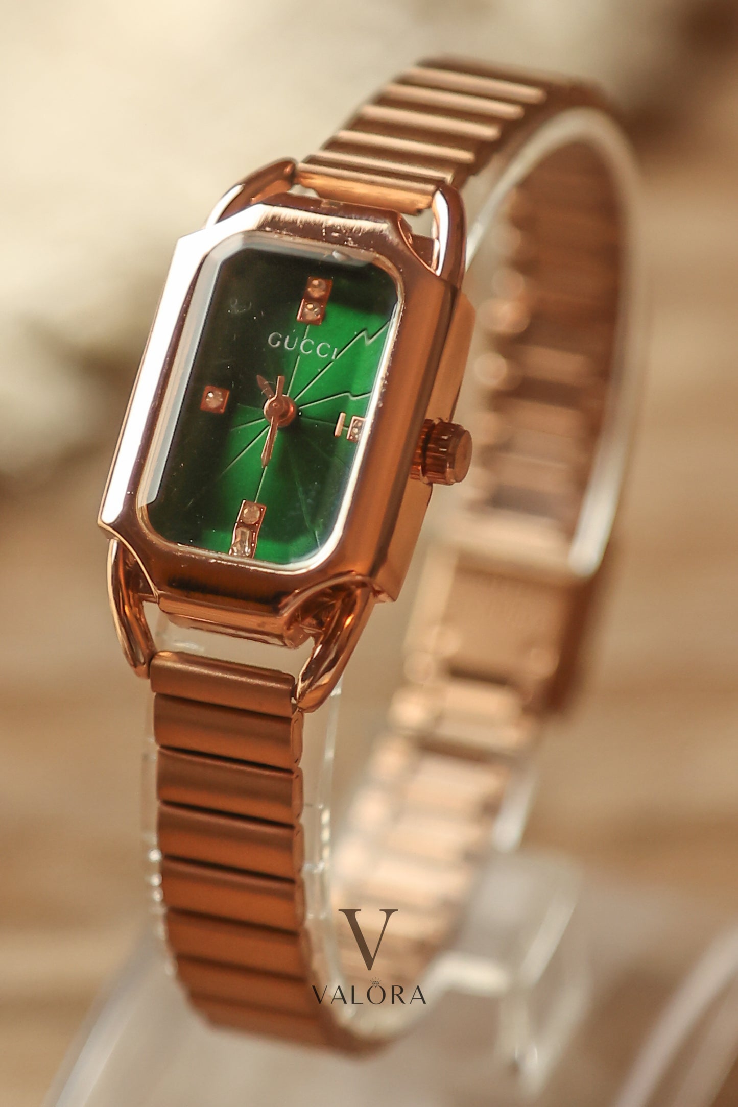 Gu-cci Square Green Dial