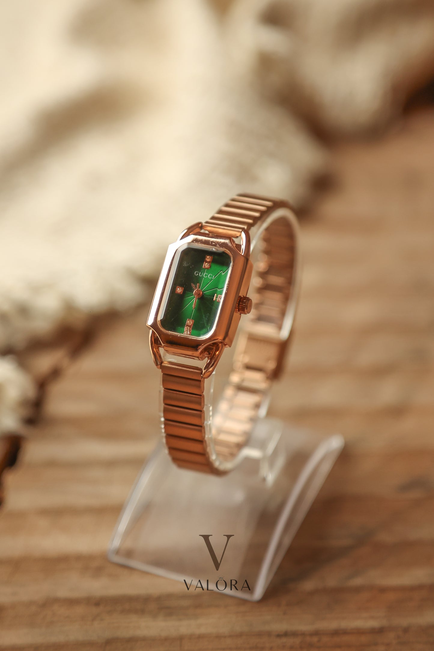 Gu-cci Square Green Dial